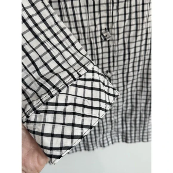 Foxcroft Shaped Fit Black And White Striped Crinkle Button Up Shirt Size 10 Work - Picture 8 of 11